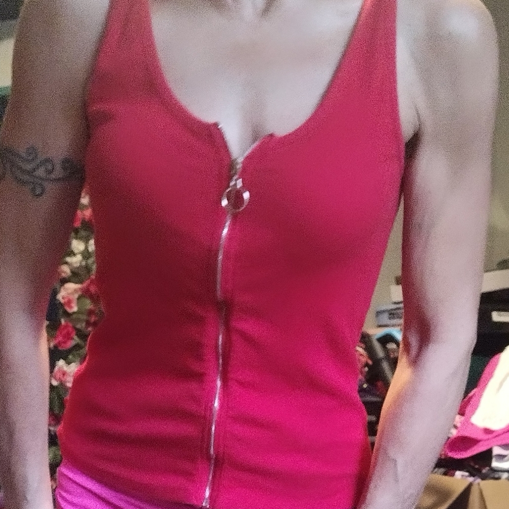 Red zippered tank top - Picture 2 of 9